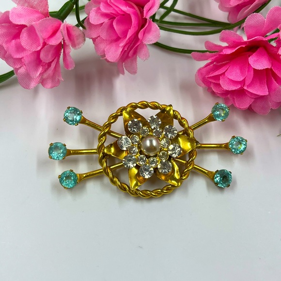 Jewelry - Art Deco Vintage STUNNING Crystal Abstract Brooch